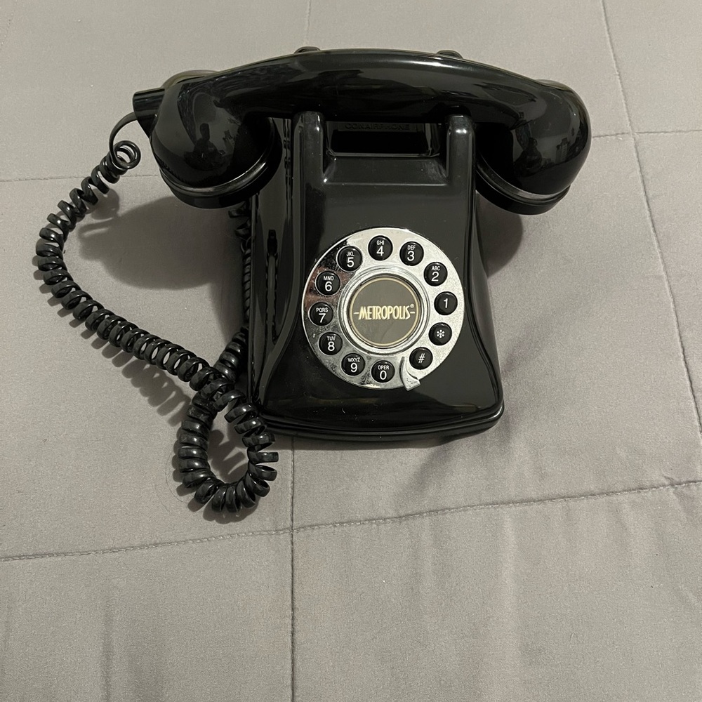 Vintage metropolis black phone with cord and punch button dial conair